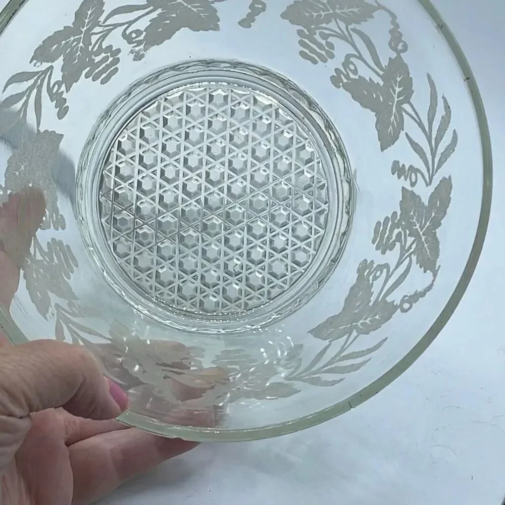 Vintage Bartlett Collins hospitality or fruit bowl etched grapevine.